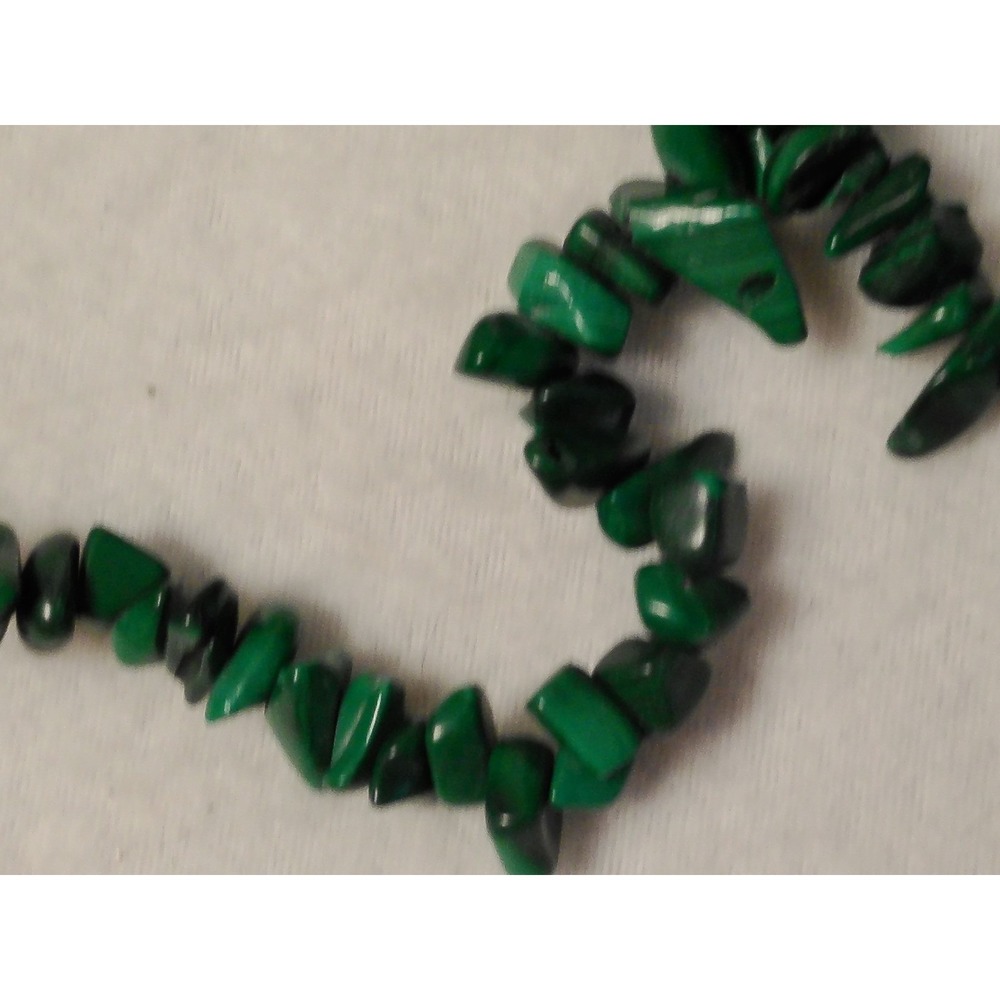 Chic Green Chip Malachite Beaded Necklace Magnetic Clasp Gemstone Jewelry - Picture 3 of 6